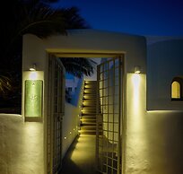 Oia Treasures Art Suites