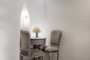 Oia Treasures Art Suites