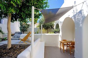 Oia Treasures Art Suites