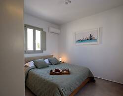 Oia Treasures Art Suites