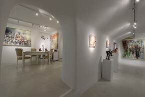 Oia Treasures Art Suites