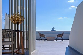 Oia Treasures Art Suites