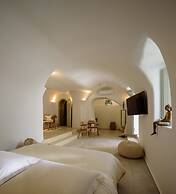 Oia Treasures Art Suites