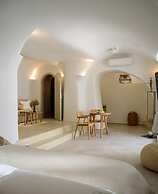 Oia Treasures Art Suites