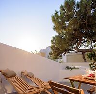 Oia Treasures Art Suites