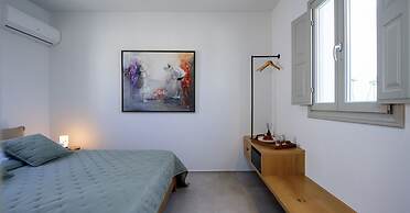 Oia Treasures Art Suites