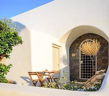 Oia Treasures Art Suites