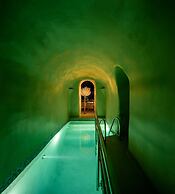 Oia Treasures Art Suites