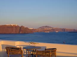 Oia Treasures Art Suites