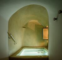 Oia Treasures Art Suites