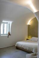 Oia Treasures Art Suites