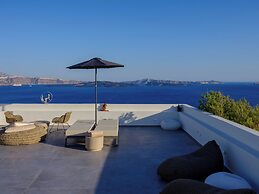 Oia Treasures Art Suites