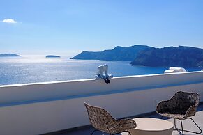 Oia Treasures Art Suites