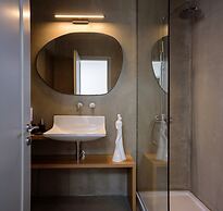 Oia Treasures Art Suites