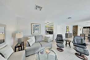 Luxe Retreat - Backyard Oasis