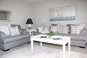 Luxe Retreat - Backyard Oasis