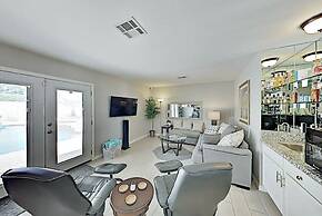 Luxe Retreat - Backyard Oasis