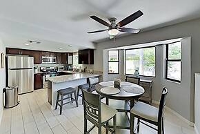 Luxe Retreat - Backyard Oasis