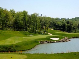 Vansen's Golfshores Inviting, Cozy Condo on Golf Course!