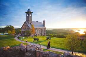 Vansen's Golfshores Inviting, Cozy Condo on Golf Course!