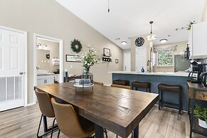 Vansen's Golfshores Inviting, Cozy Condo on Golf Course!