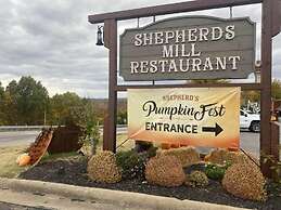 Vansen's Golfshores Inviting, Cozy Condo on Golf Course!