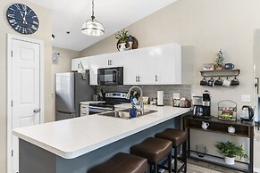 Vansen's Golfshores Inviting, Cozy Condo on Golf Course!