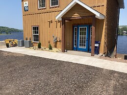 Keweenaw Waters Resort