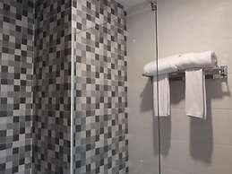 Front One Hotel Airport Solo