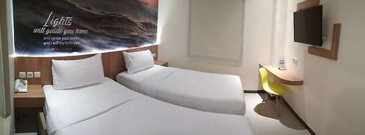 Front One Hotel Airport Solo