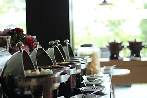 Front One Hotel Airport Solo