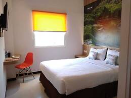 Front One Hotel Airport Solo