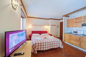 Abeti A2-17 few min From ski