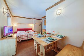 Abeti A2-17 few min From ski