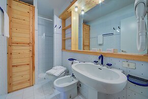 Abeti A2-02 few min From ski