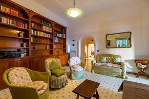 Villa Paola - Hidden Panoramic Garden and Terraces