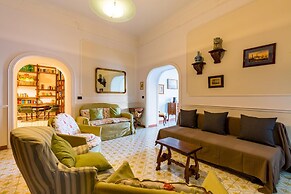 Villa Paola - Hidden Panoramic Garden and Terraces