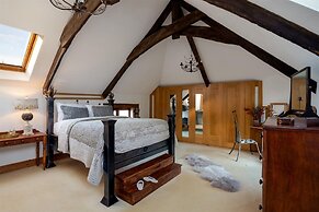 The Old Coach House - Converted Barn With Private Garden Parking and F
