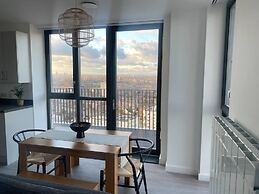 Beautiful 2 Bed Penthouse With Balcony Views Ldn