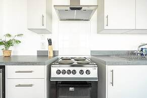 Beautiful 2 Bed Penthouse With Balcony Views Ldn