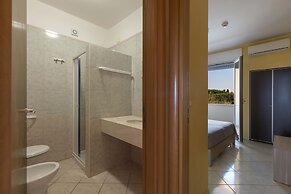 2830 Residence Solaris - Bilo Superior Fronte Mare by Barbarhouse