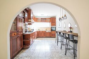 Supreme 4BR Villa With Garden & Sea View