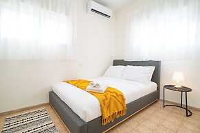 Supreme 4BR Villa With Garden & Sea View