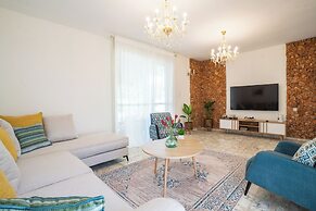 Supreme 4BR Villa With Garden & Sea View