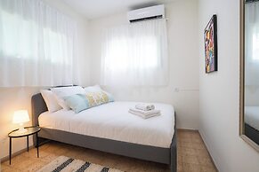 Supreme 4BR Villa With Garden & Sea View