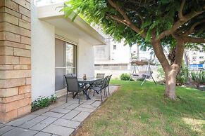 Supreme 4BR Villa With Garden & Sea View