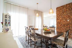 Supreme 4BR Villa With Garden & Sea View