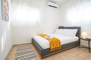 Supreme 4BR Villa With Garden & Sea View