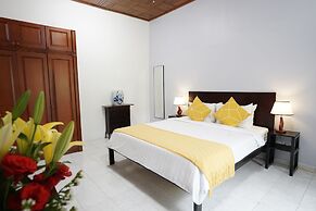 The Birdcage Boutique