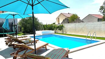 Holiday Home Mary with Pool